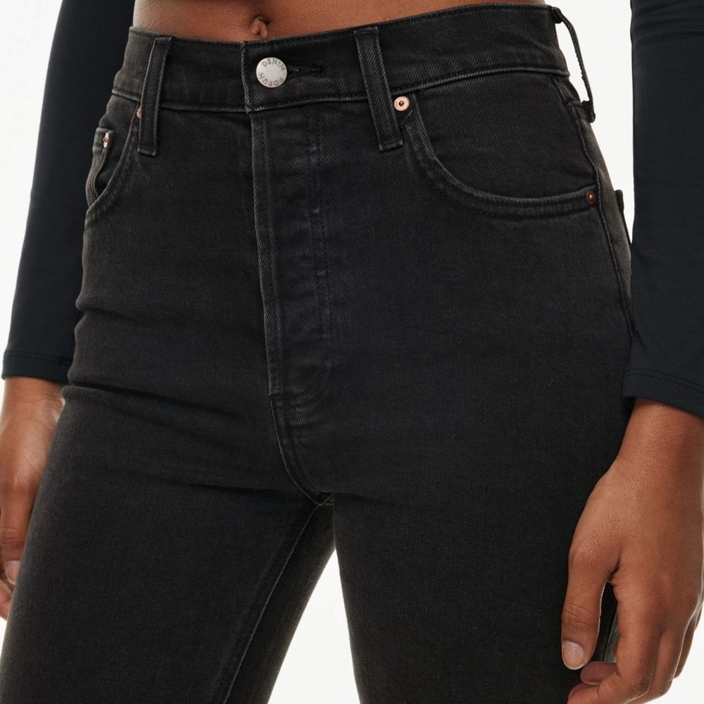 The Denim Forum Yoko High Rise Slim 28L is a high-waisted slim jeans size 30